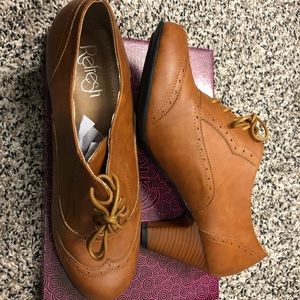 Tan Oxford Pump